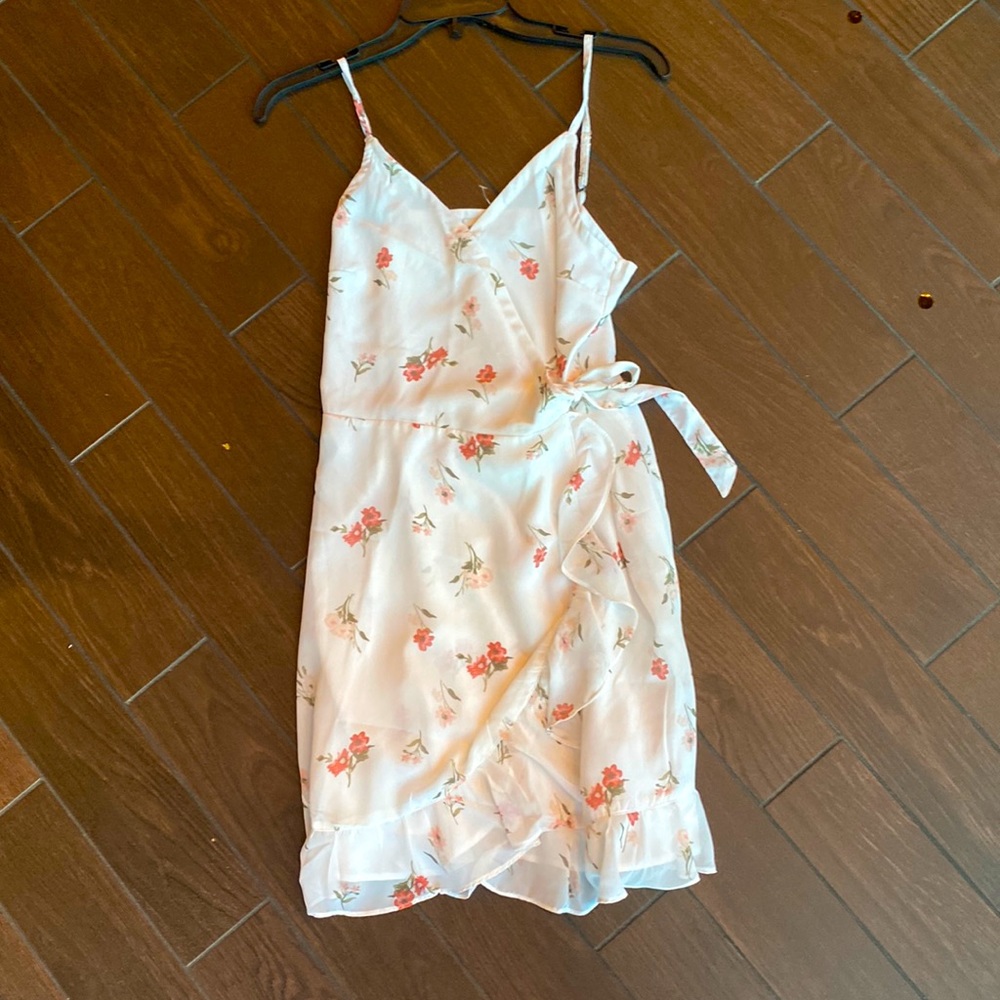 Hollister Floral wrap around dress, Size Small, Never Worn